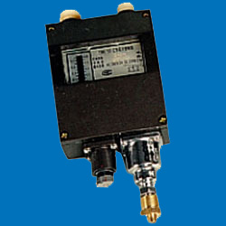 ����ѹ��ʽ�¶ȿ�����WTZK-50-C